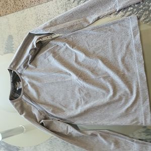 Jaanuu under scrub top